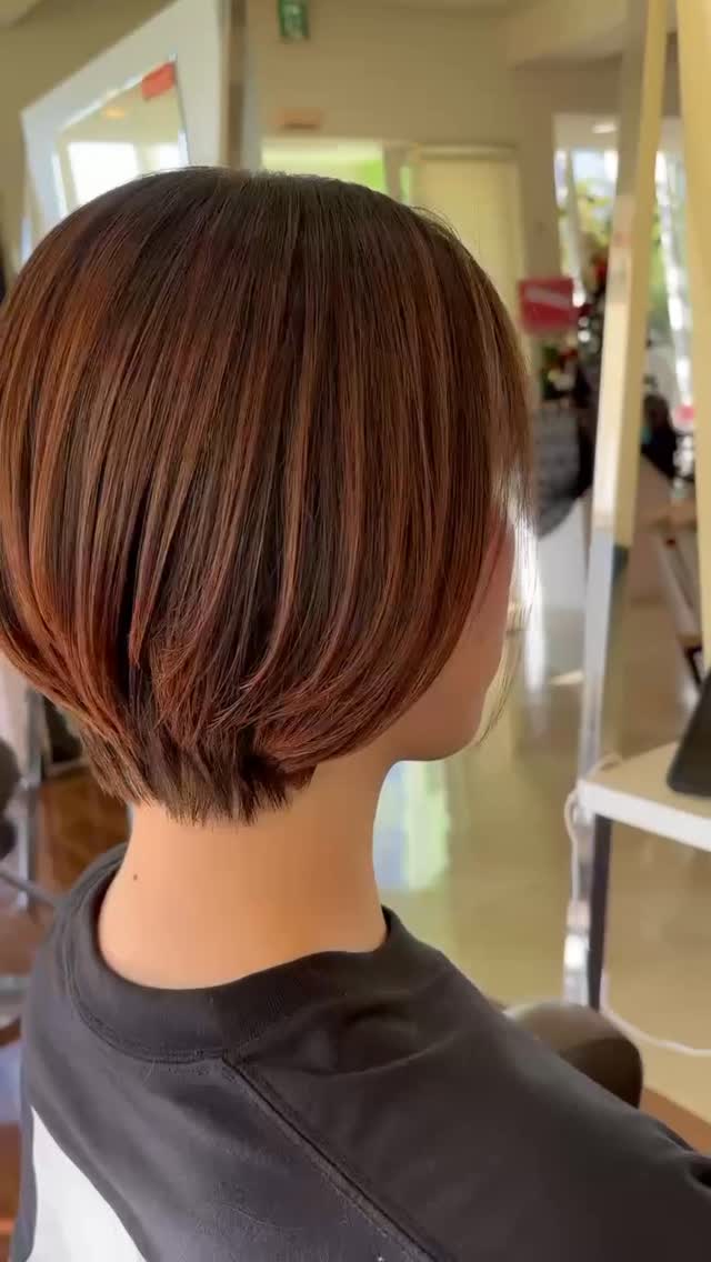 大人のショートボブ、艶と丸みはどうやって作るの？