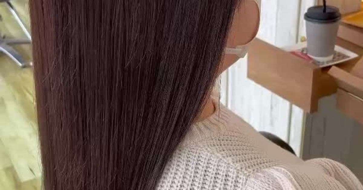 大人女性の髪、ツヤとまとまりを両立するカラーってどんな仕上がり？