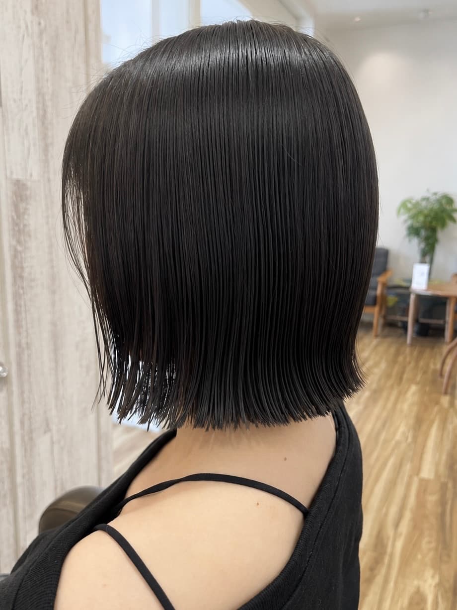 切りっぱなしボブって大人女性に似合うの？仕上がりと特徴を解説